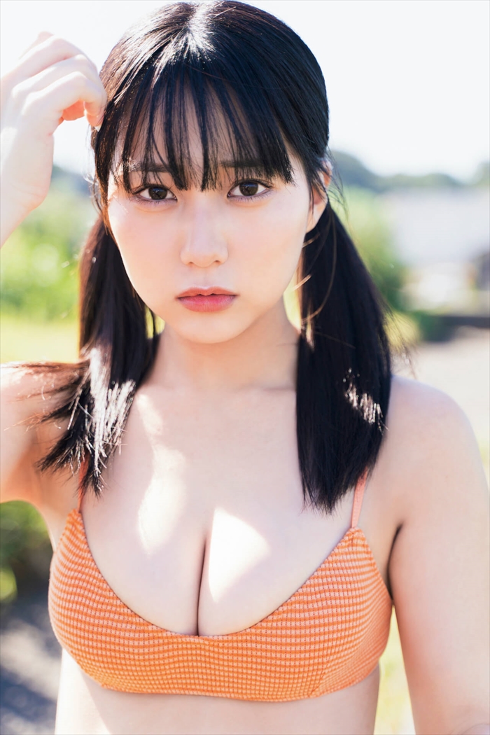 HKT48田中美久の最新写真集のFRIDAY水着姿